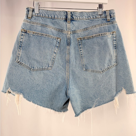 Reformation Wilder High Rise Relaxed Jean Shorts in Light Blue Size 30 - Picture 4 of 8